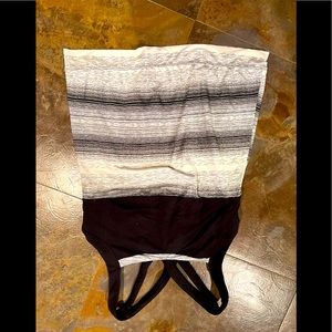 Athleta women’s medium tank top built in bra black